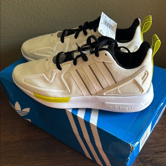 Women’s adidas size 7.5 - Picture 1 of 10